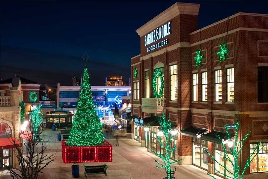 dayton holiday decor installation